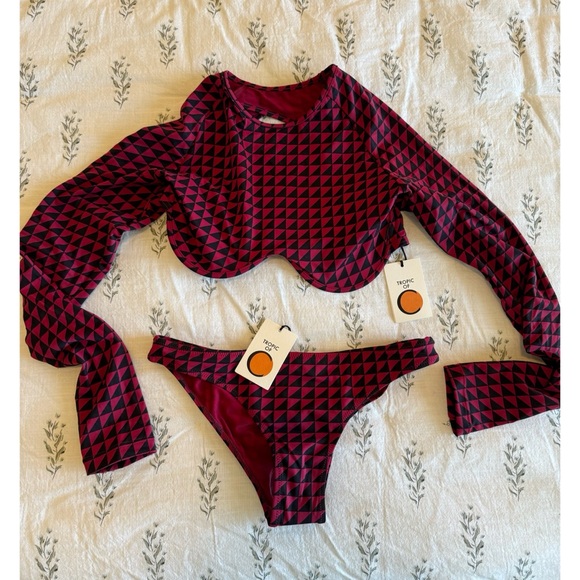 NWT 🏷️ Tropic of C Playa Rashguard and Lo Bottoms in Hibiscus Geo - Picture 7 of 9